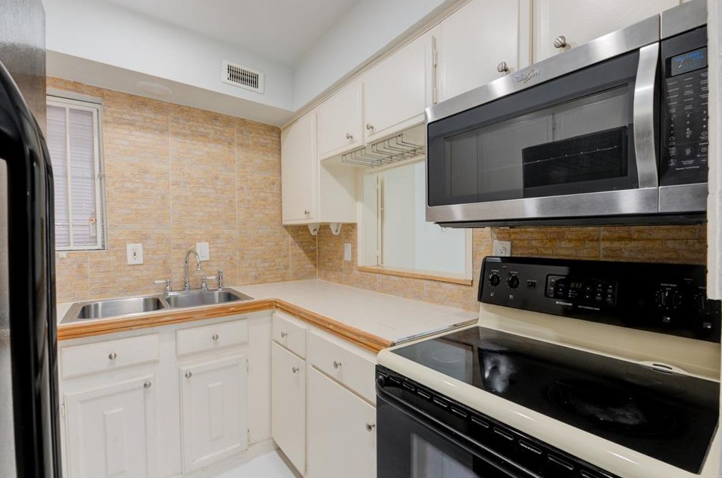 7900 Westheimer Rd, Houston TX  77063-3934 exterior