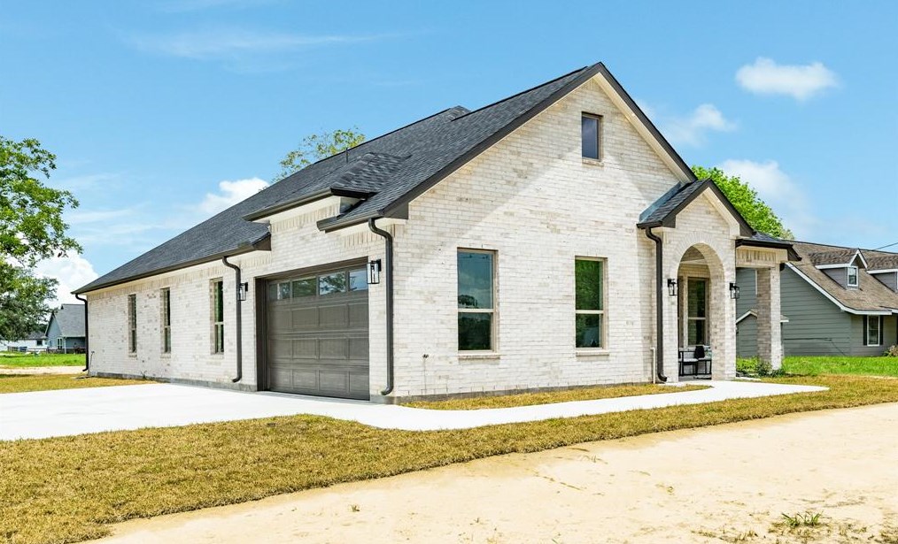 1162 Quarter Horse Trail, Angleton, TX 77515