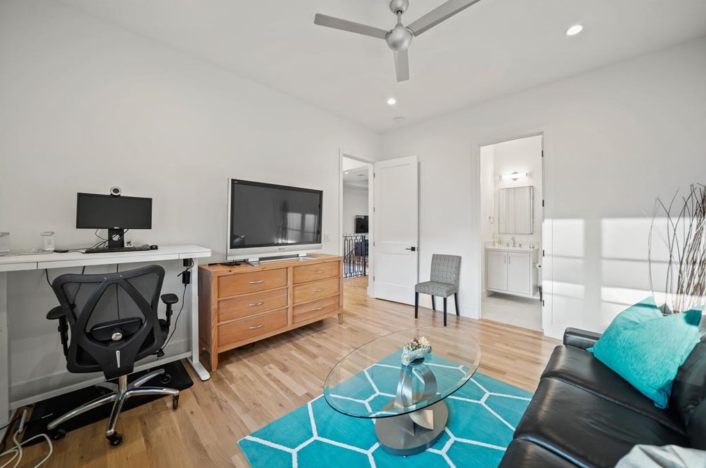 1023 Briarmead Dr, Houston TX  77057-2928 exterior