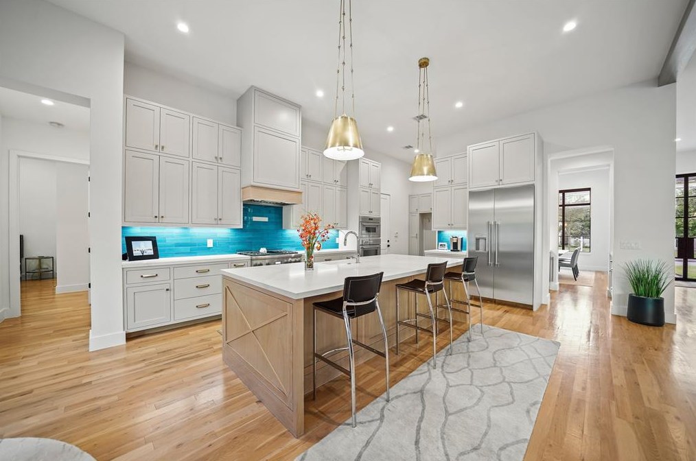 1023 Briarmead Dr, Houston TX  77057-2928 exterior