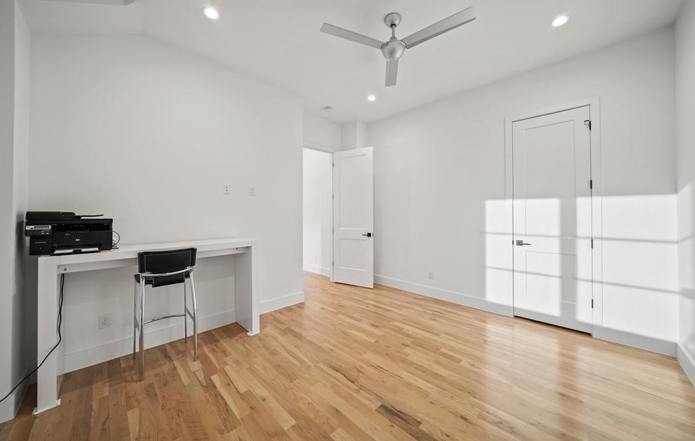 1023 Briarmead Dr, Houston TX  77057-2928 exterior