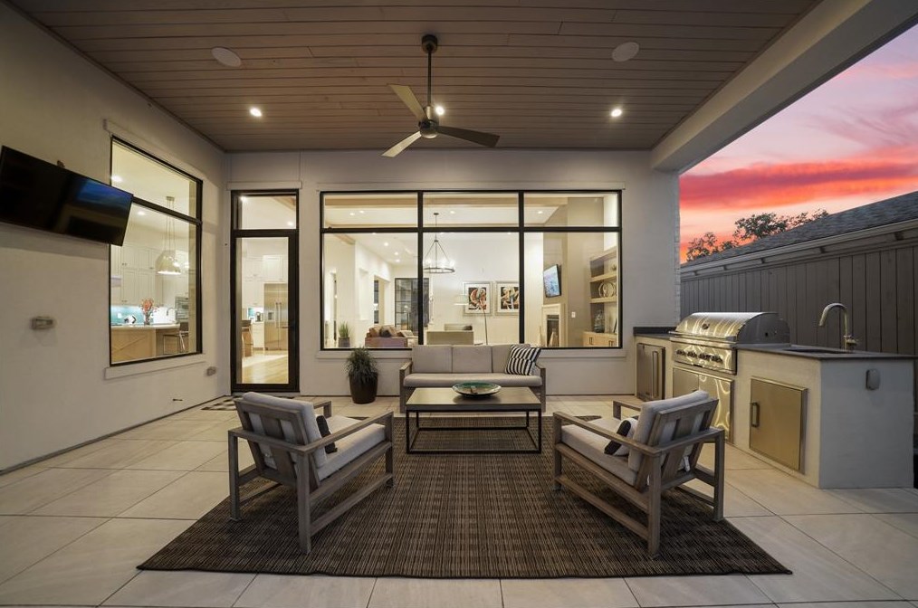 1023 Briarmead Dr, Houston TX  77057-2928 exterior