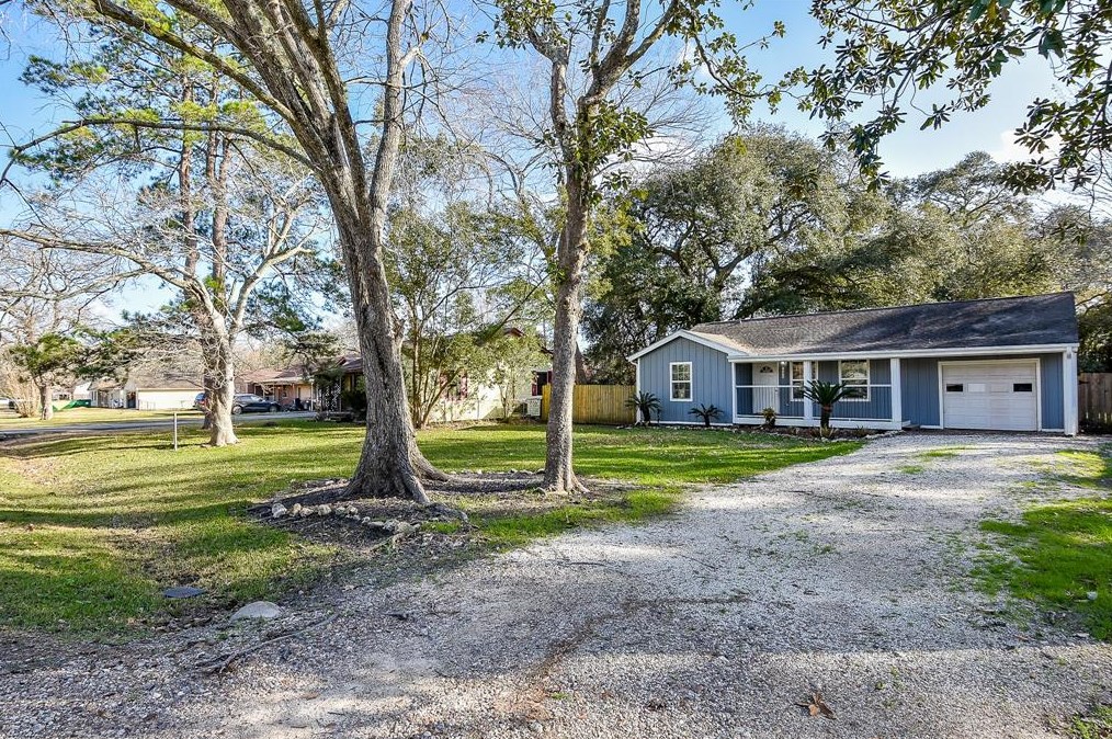 12313 23rd St, Santa Fe, TX 77510