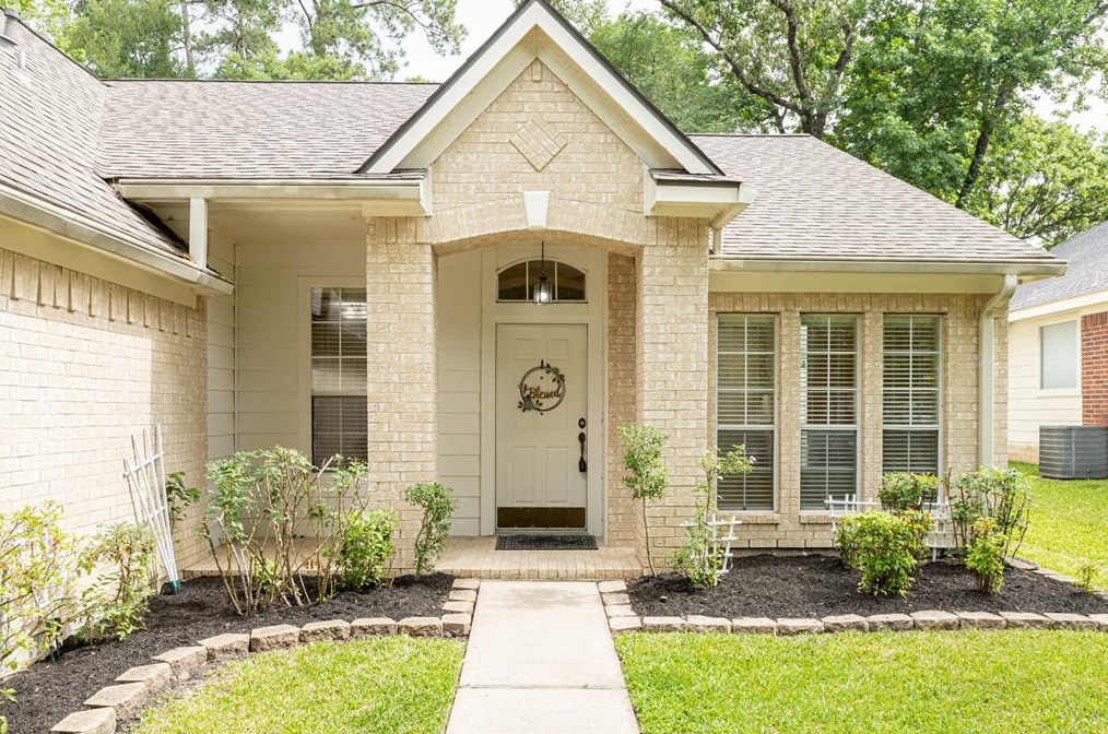 18 Painted Canyon Pl, Spring TX  77381-4725 exterior