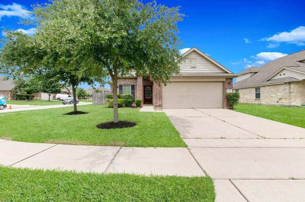 8746 Sunny Gallop Dr, Tomball, TX 77375