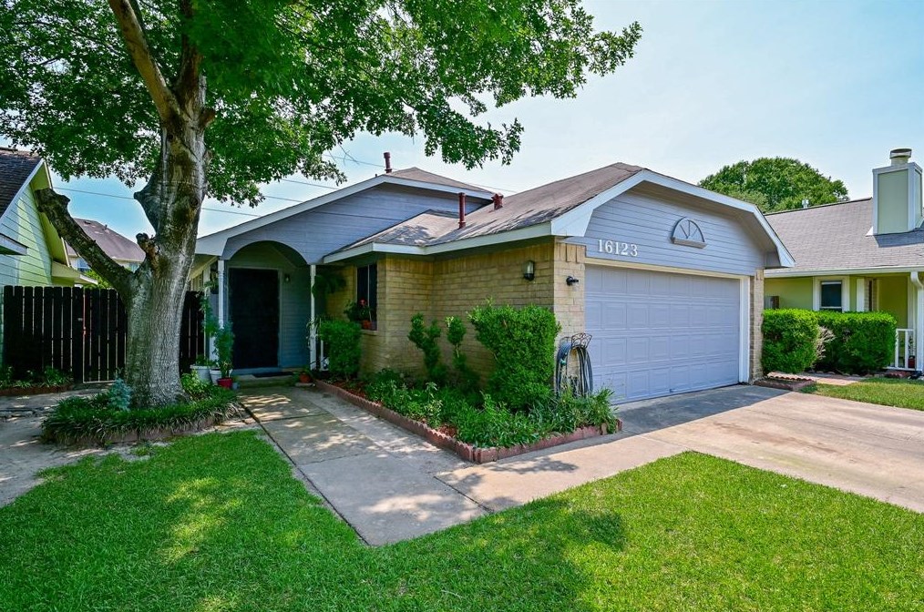 16123 Barbarossa Dr, Houston, TX 77083