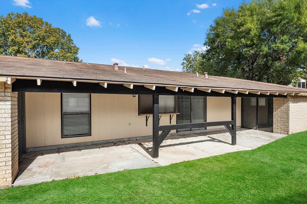 7307 Loma Alta Dr, Houston TX 77083-4242 exterior