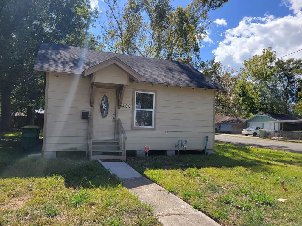400 Stewart St, Baytown TX  77520-3054 exterior