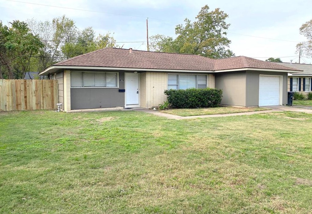 1913 Huge Oaks St, Houston, TX 77055