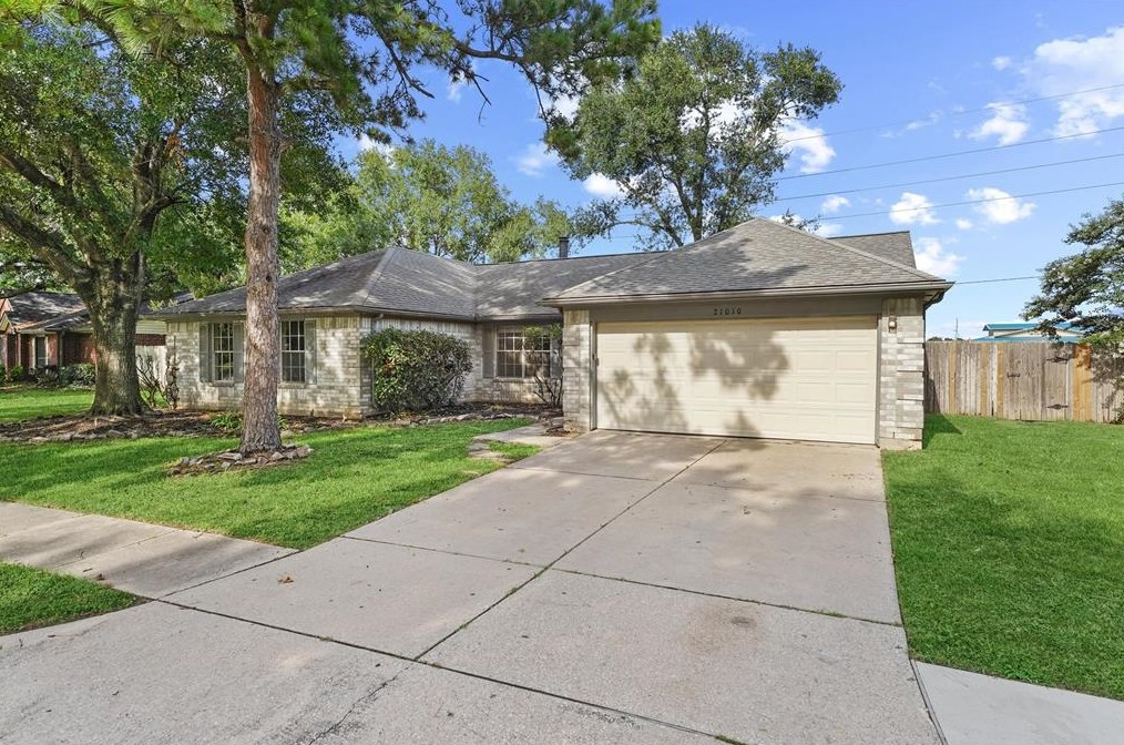 21010 Roydencrest Dr, Spring, TX 77388-2885