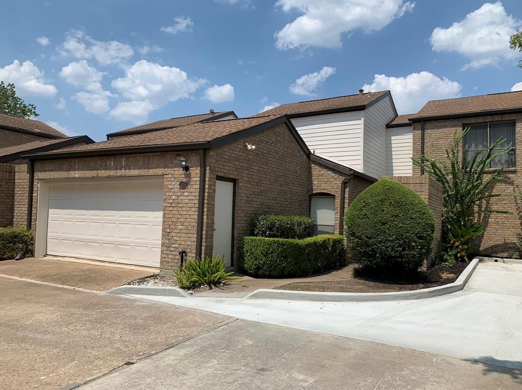 2555 Bering Dr #23, Houston, TX 77057