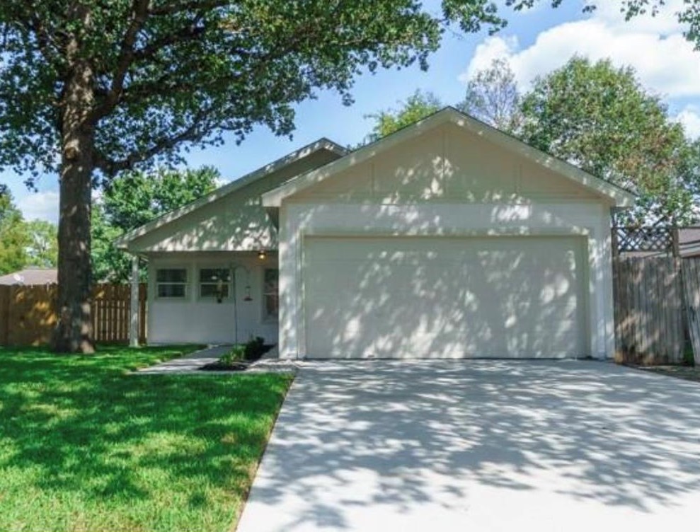16885 Canary St, Conroe, TX 77385
