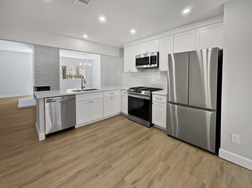 19 Lazy Morning Pl, Spring, TX 77381-3255