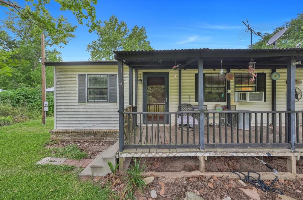 6001 Allen Dr, Conroe, TX 77304-5117