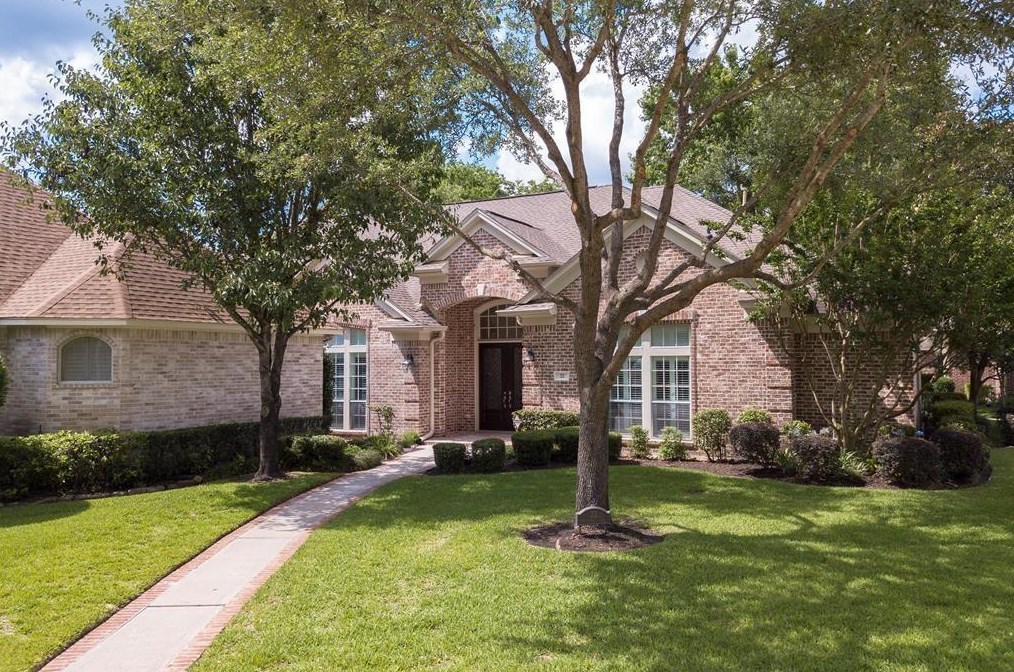 22 Champion Villa Dr, Houston, TX 77069