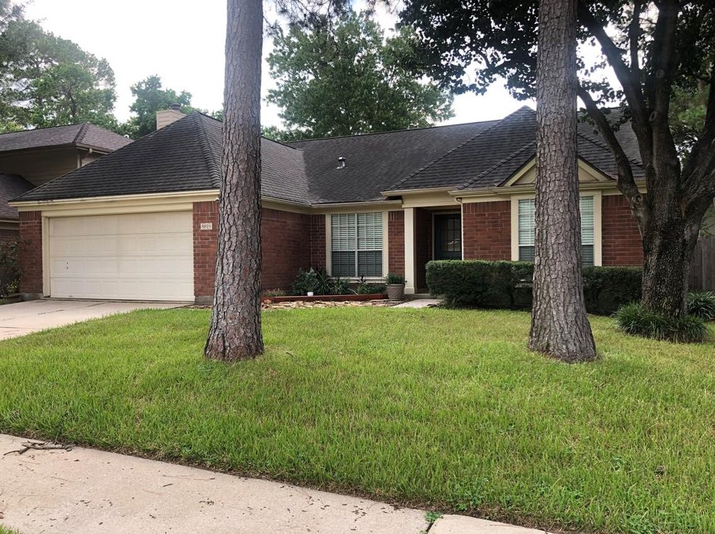 8819 Stoney Bend Dr, Spring TX  77379-6361 exterior
