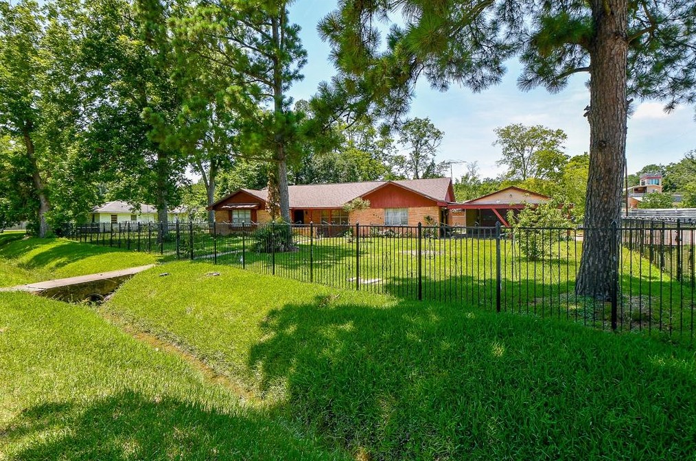 8715 Magna St, Houston, TX 77093-7843
