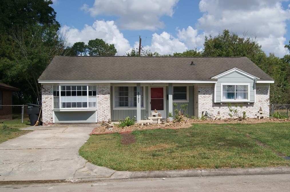 5727 Peacock St, Houston, TX 77033
