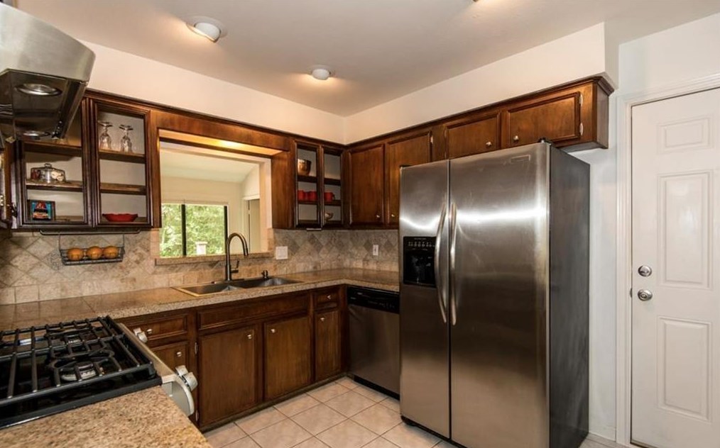 28 Green Bough Ct, Spring TX  77380-2707 exterior