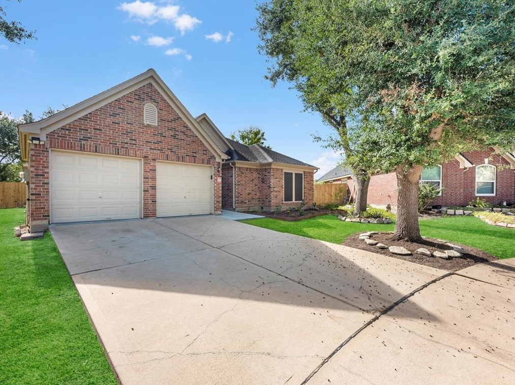 4802 Lake Catherine Ct, Richmond, TX 77407
