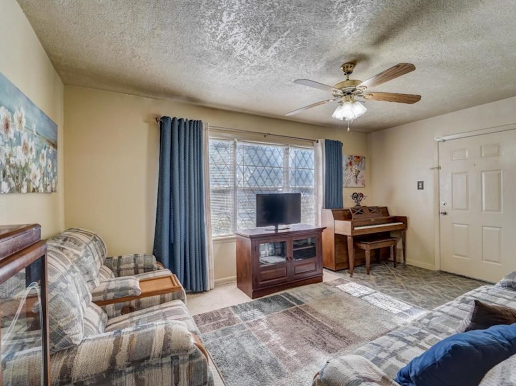 2100 Ontario St, Baytown TX  77520-4356 exterior