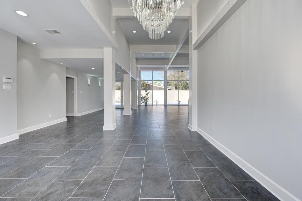 5043 Glenmeadow Dr, Houston TX  77096-4211 exterior