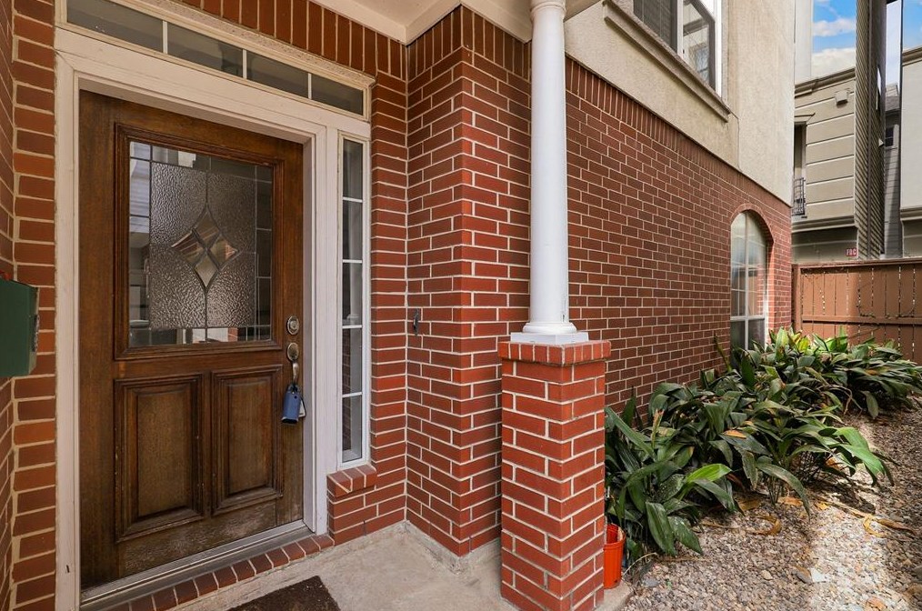 1122 Columbus St, Houston TX  77019-4344 exterior