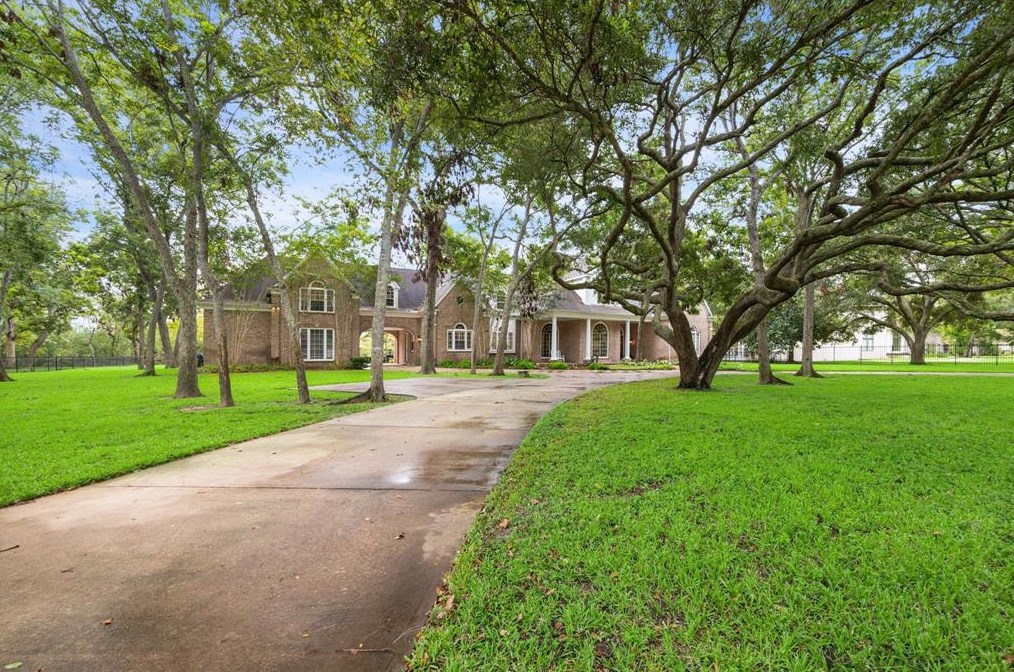 5 Westpoint Dr, Missouri City, TX 77459-6331