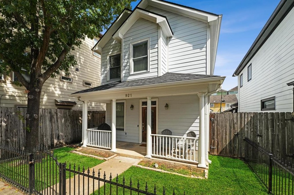 921 W 25th St, Houston, TX 77009