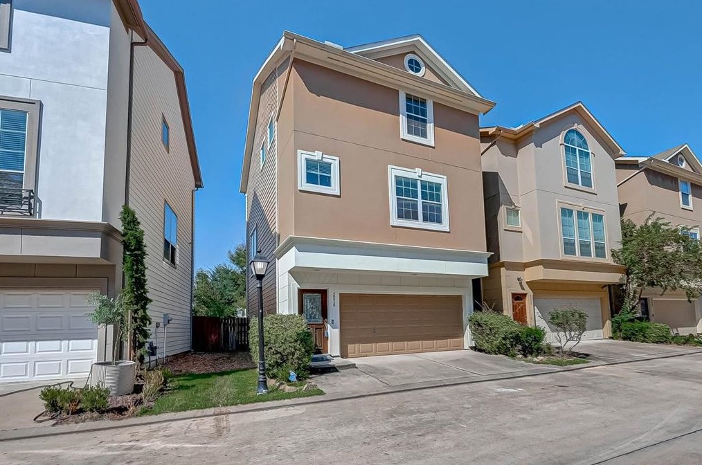 3216 Clearview Cir, Houston, TX 77025-5920