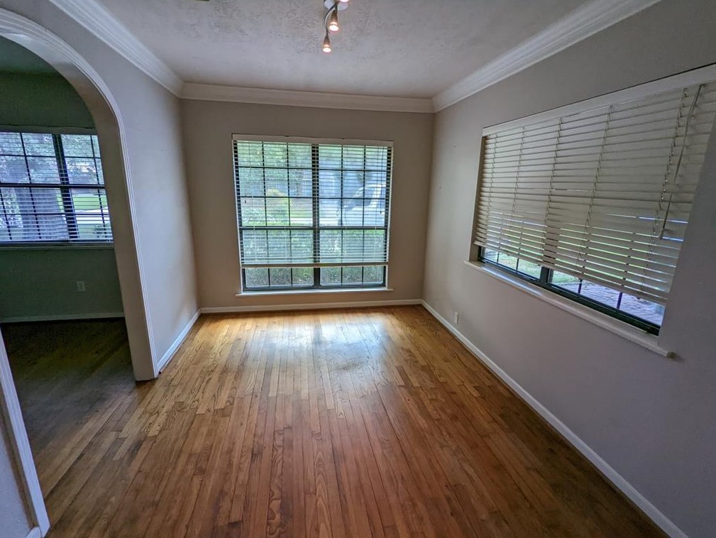 958 42nd St, Houston, TX 77018-5312