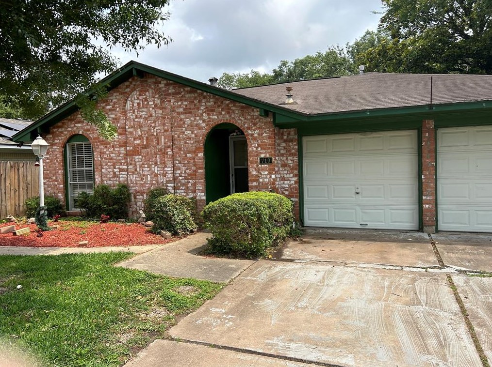 710 Reynolds Ave, League City, TX 77573