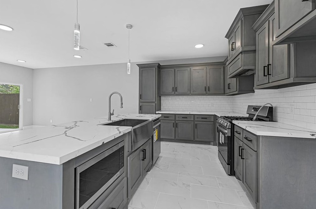 7904 Tower, Houston TX  exterior