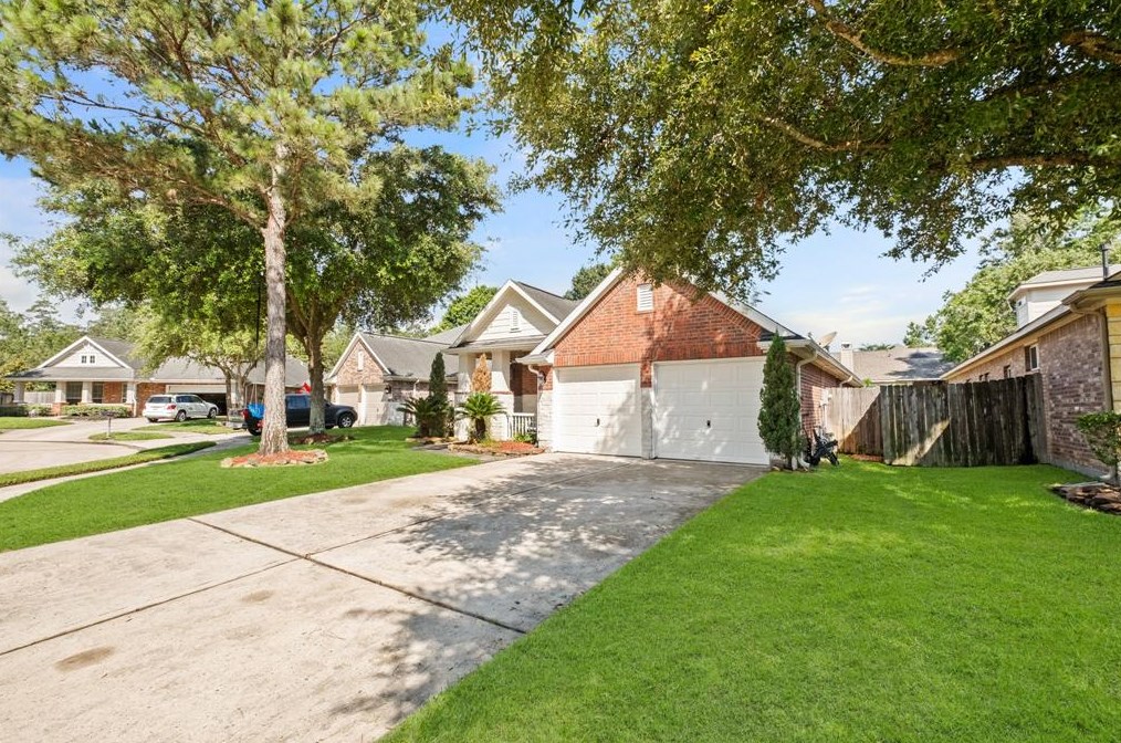 13715 Birney Point Ln, Houston, TX 77044-5617