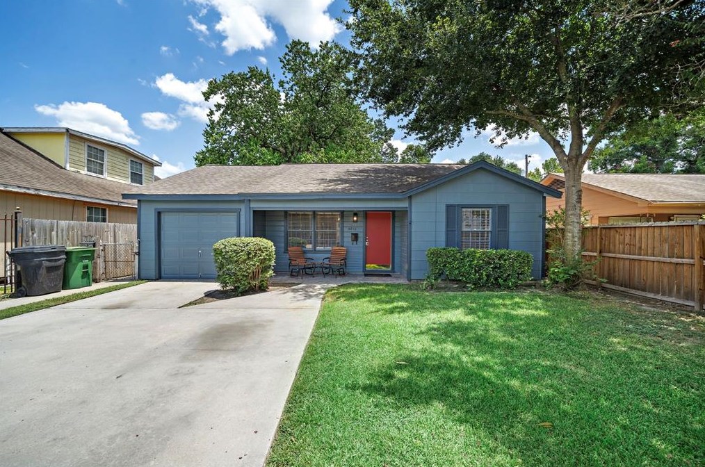 4816 Moore St, Houston, TX 77009
