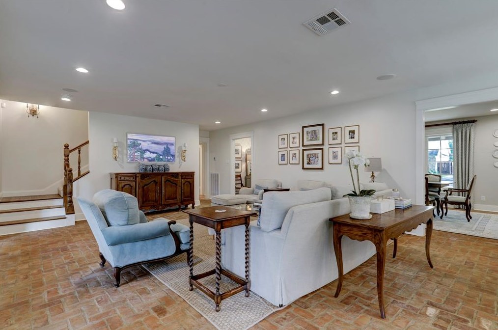 10027 Cedar Crk Dr, Houston TX  77042-2045 exterior
