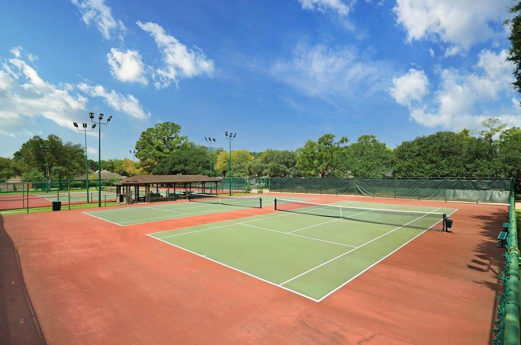 10027 Cedar Crk Dr, Houston TX  77042-2045 exterior