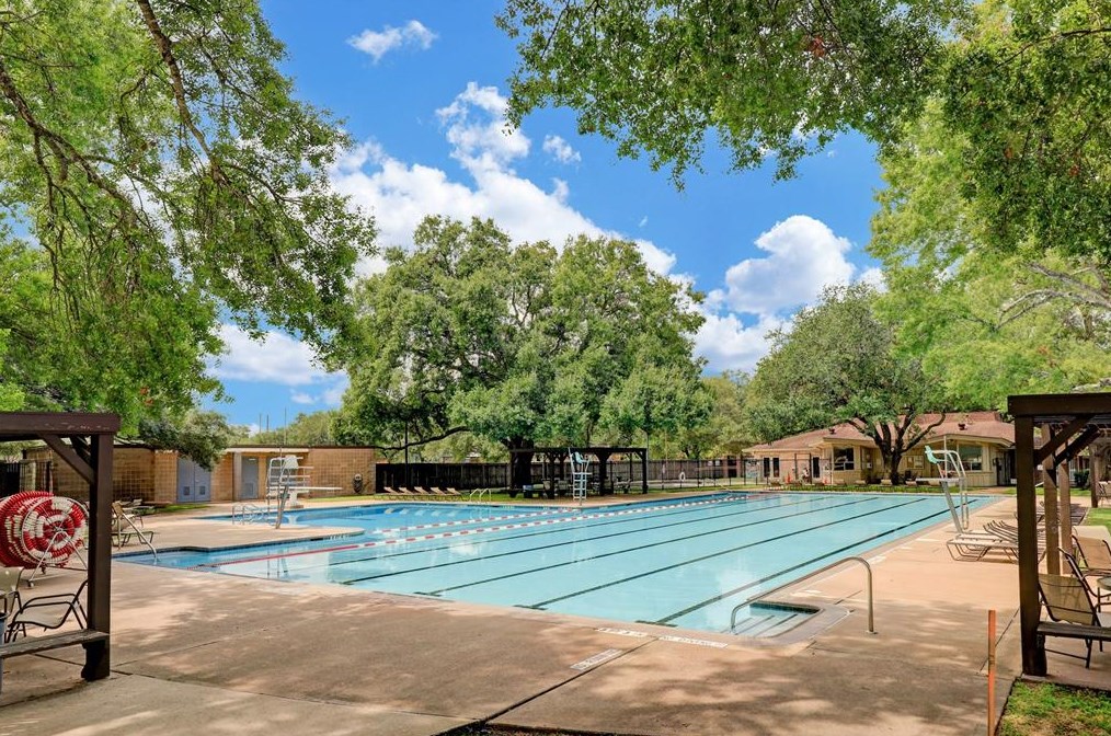 10027 Cedar Crk Dr, Houston TX  77042-2045 exterior