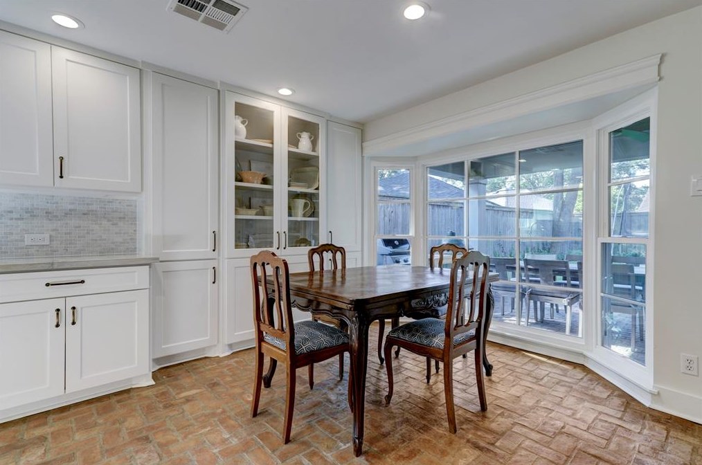 10027 Cedar Crk Dr, Houston TX  77042-2045 exterior