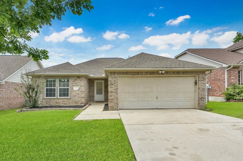 1012 Oakglen Dr, Conroe, TX 77378-5743