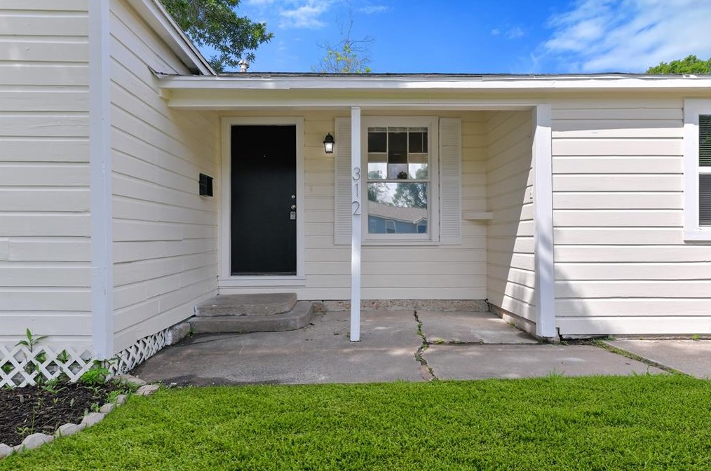 312 Utah St, Morgans Point, TX 77571-5557