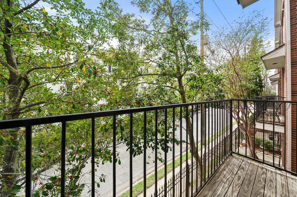 1308 Webster St, Houston TX  77019-5542 exterior