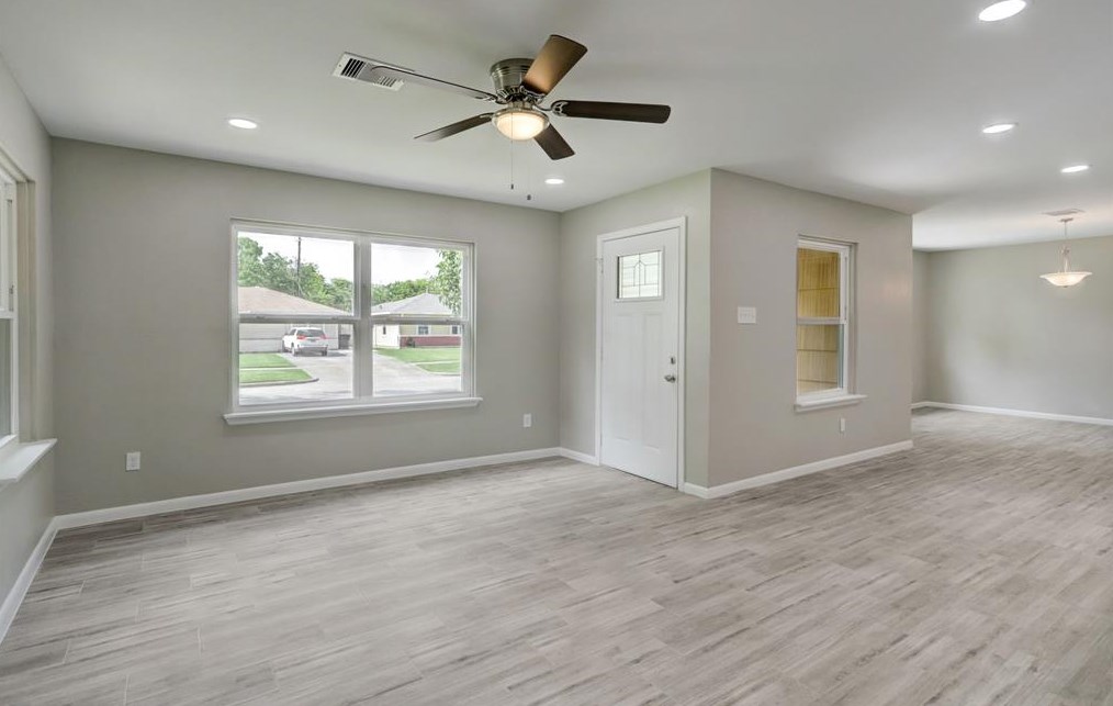 923 Roper St, Houston, TX 77034-1234