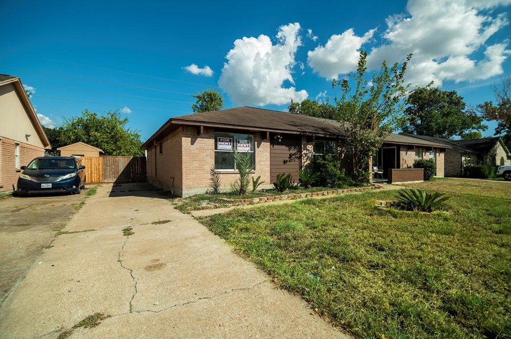 3723 Westmeadow Dr, Houston TX  77082-1228 exterior