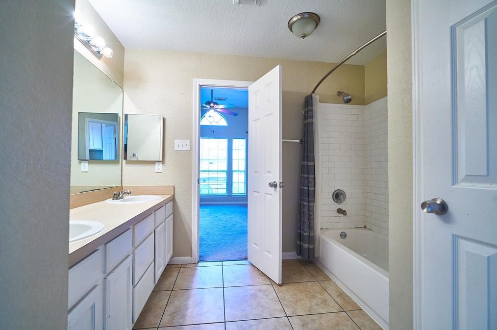 1914 Marvell Dr, Houston TX  77032-2094 exterior