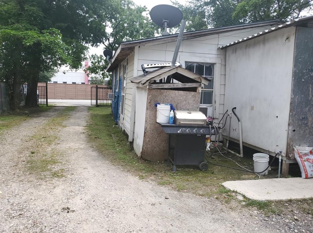 10014 Genard Rd, Houston TX  77041-7528 exterior