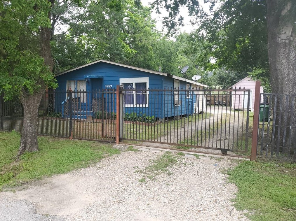 10014 Genard Rd, Houston TX  77041-7528 exterior