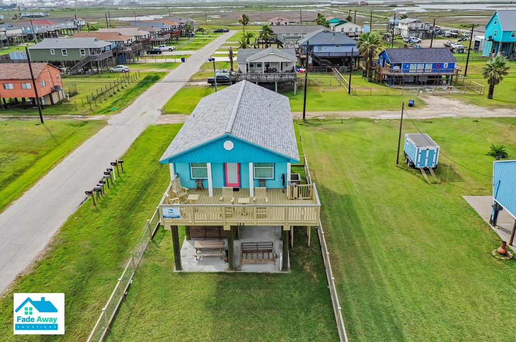 722 Fort Velasco Dr, Jones Creek, TX 77541
