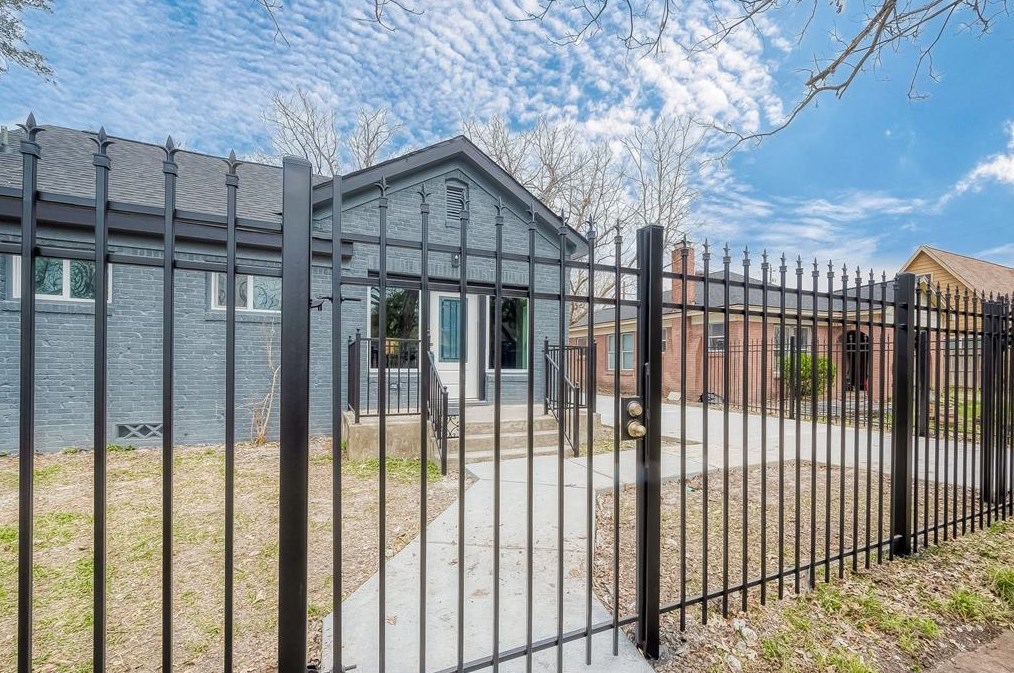2711 Eagle St, Houston TX  77004-4574 exterior