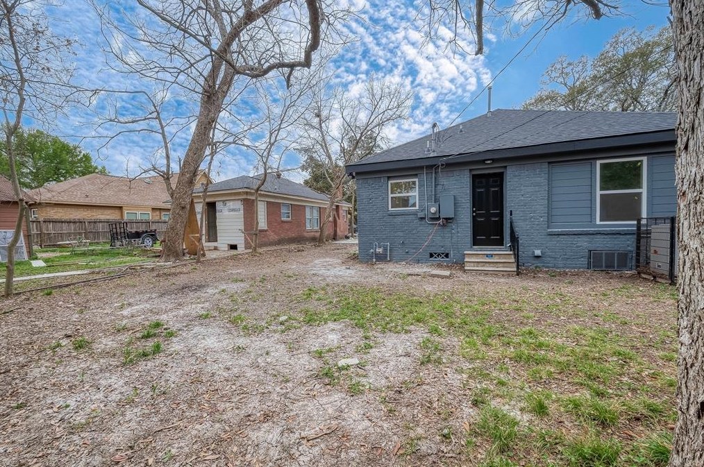 2711 Eagle St, Houston TX  77004-4574 exterior
